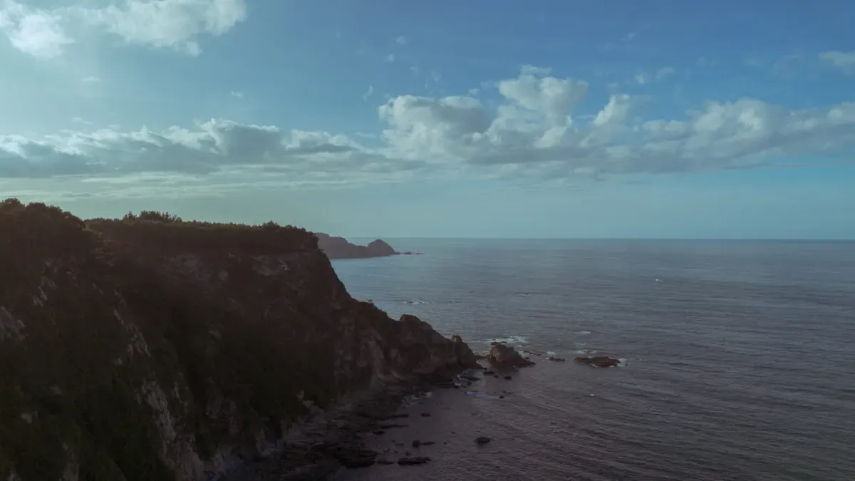 Costa de Asturias desde el dron, foto de Alex Mercadal